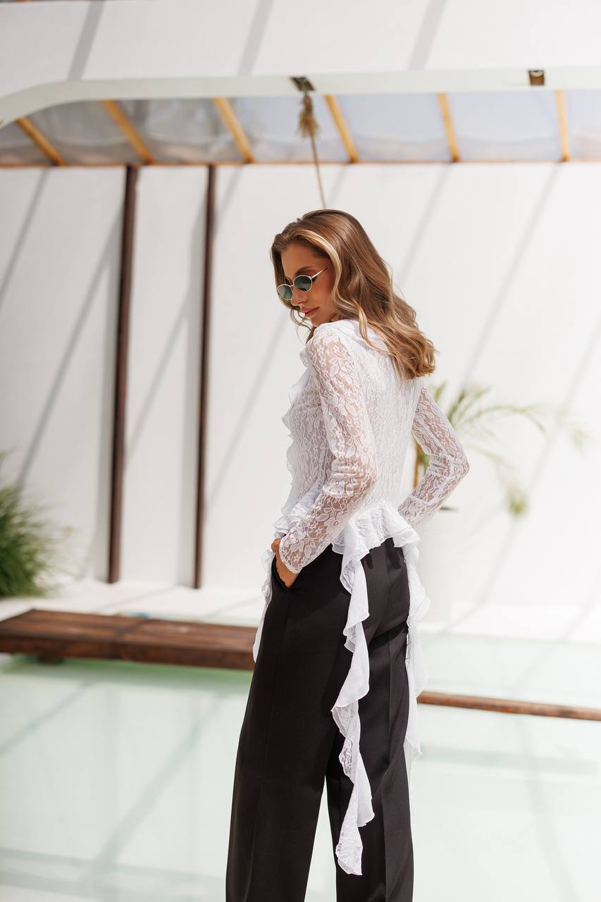 Medusa Ruffle Lace Blouse