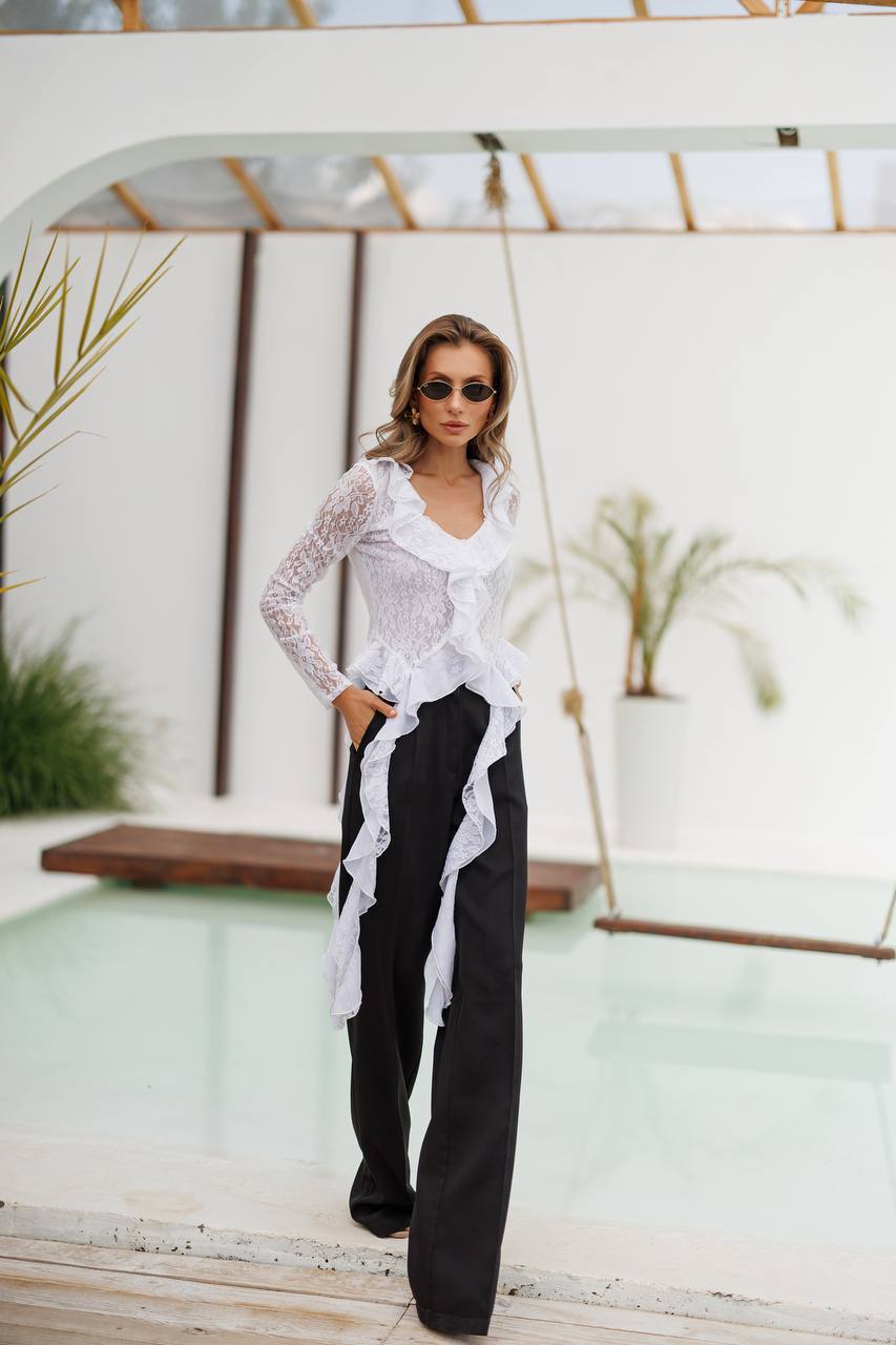 Medusa Ruffle Lace Blouse