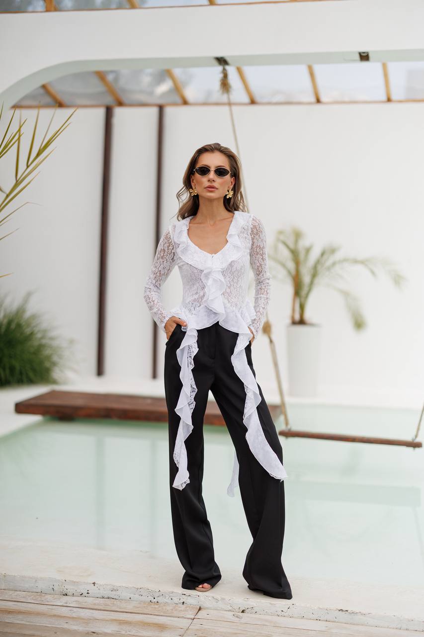 Medusa Ruffle Lace Blouse